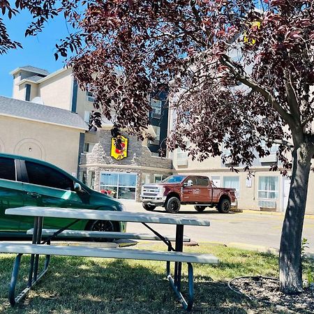 Super 8 By Wyndham Grande Prairie Hotell Eksteriør bilde
