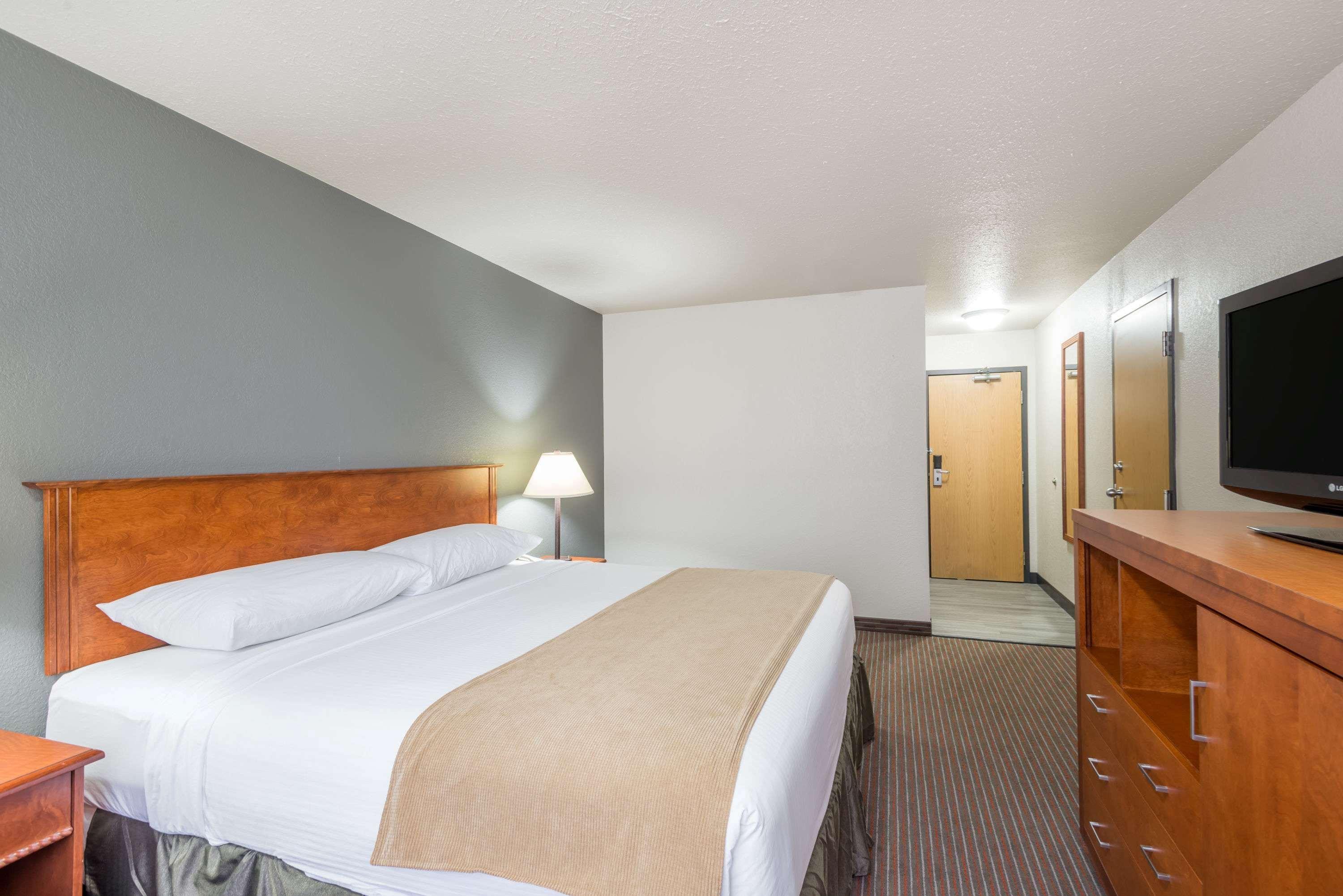 Super 8 By Wyndham Grande Prairie Hotell Eksteriør bilde