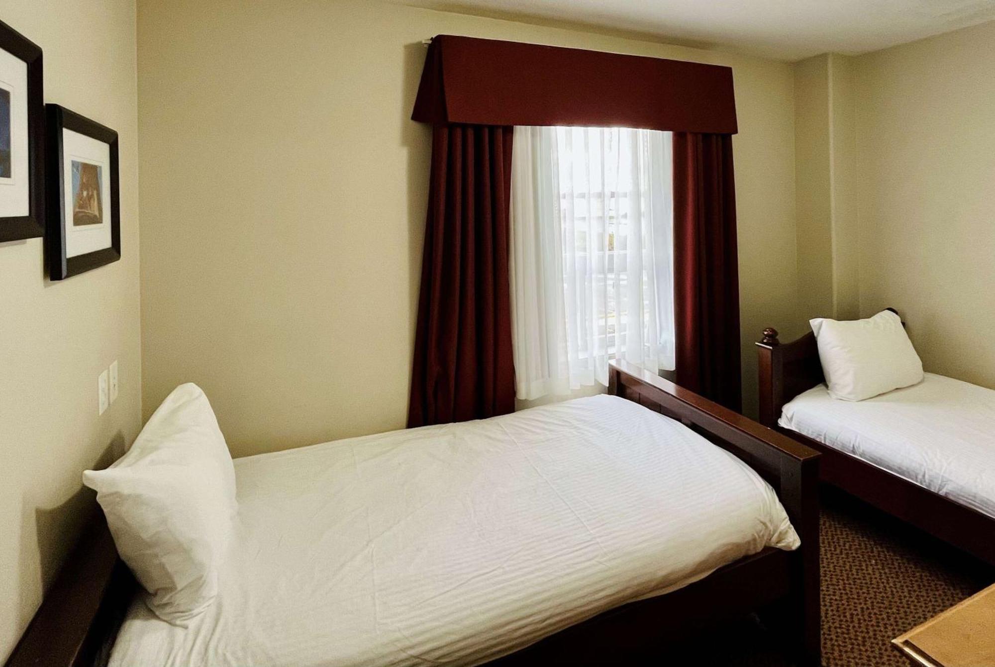 Super 8 By Wyndham Grande Prairie Hotell Eksteriør bilde
