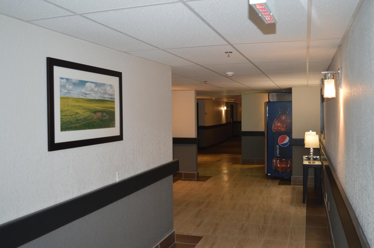 Super 8 By Wyndham Grande Prairie Hotell Eksteriør bilde
