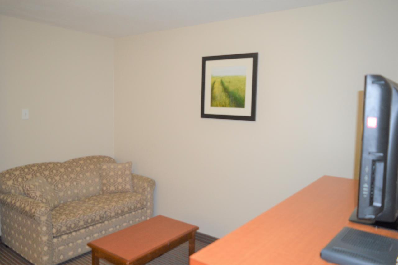 Super 8 By Wyndham Grande Prairie Hotell Eksteriør bilde